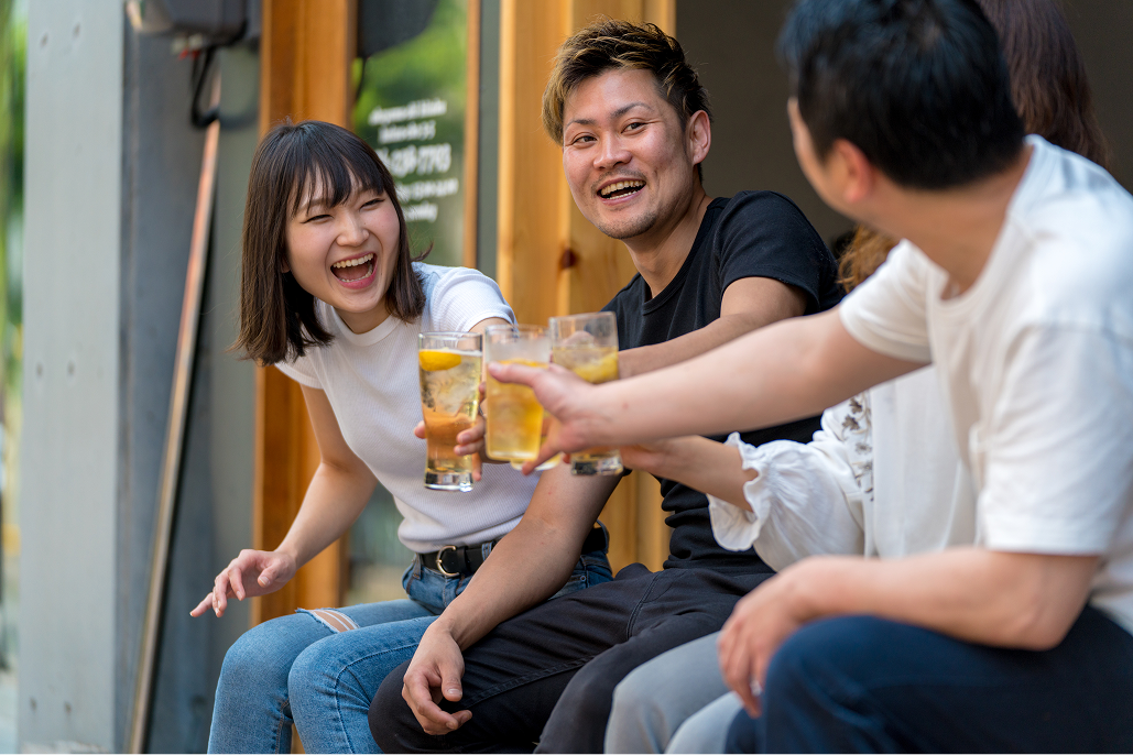 談笑するスタンダードプラン参加者