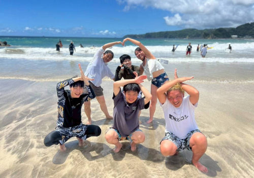 青空の下で海水浴やビーチバレーを満喫！仲間と過ごす時間は笑顔が絶えず、夏ならではの特別な思い出になりました。